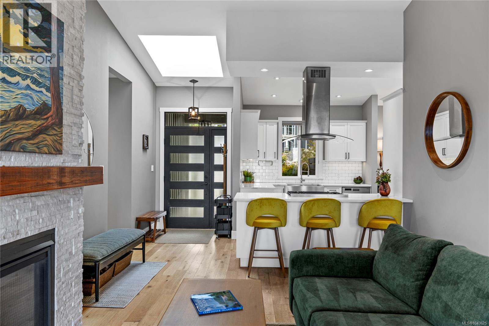 932 Hanington Rd - 5