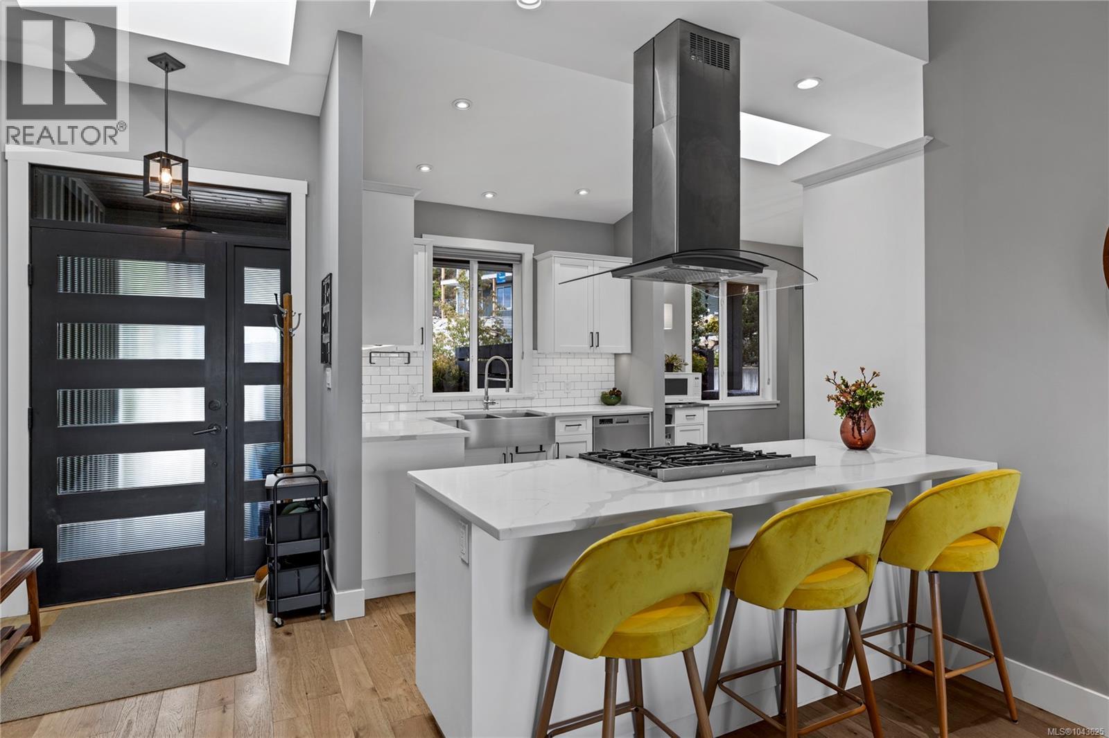 932 Hanington Rd - 6
