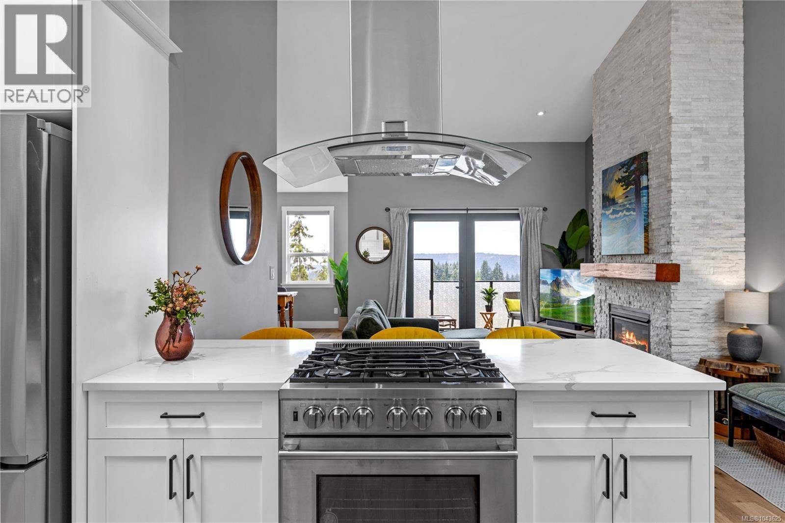 932 Hanington Rd - 7