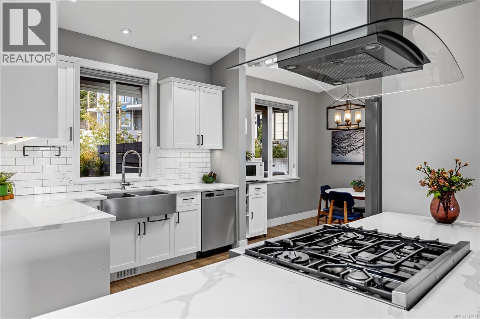 932 Hanington Rd - 8