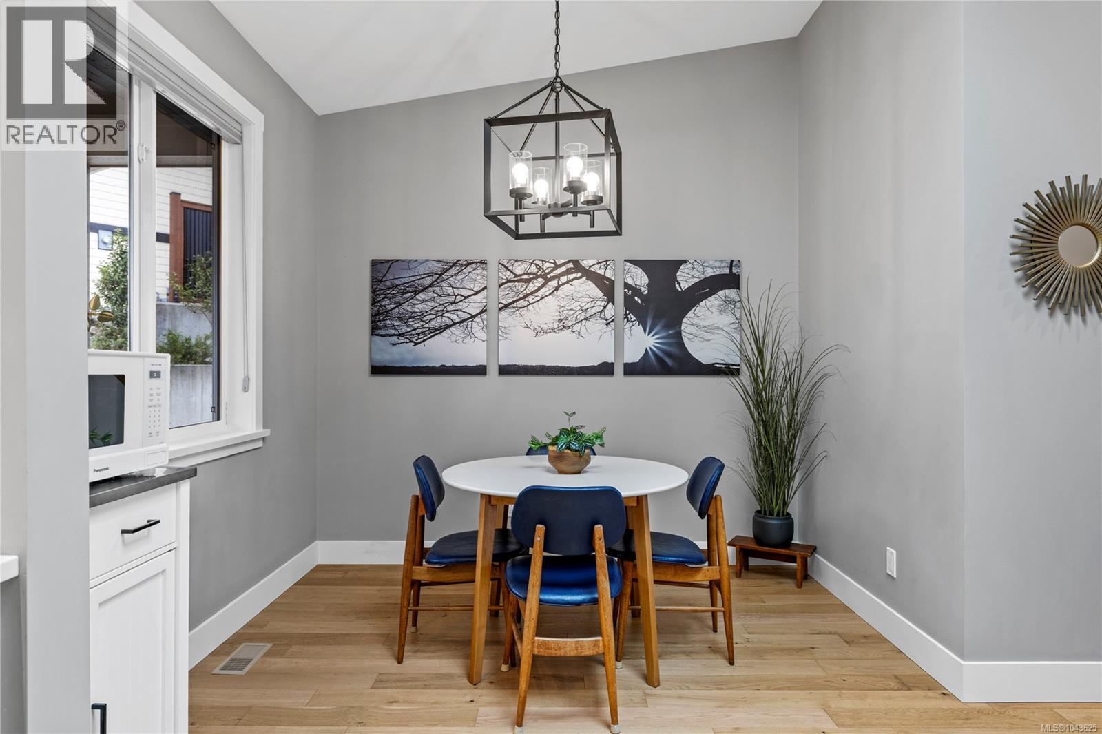 932 Hanington Rd - 9