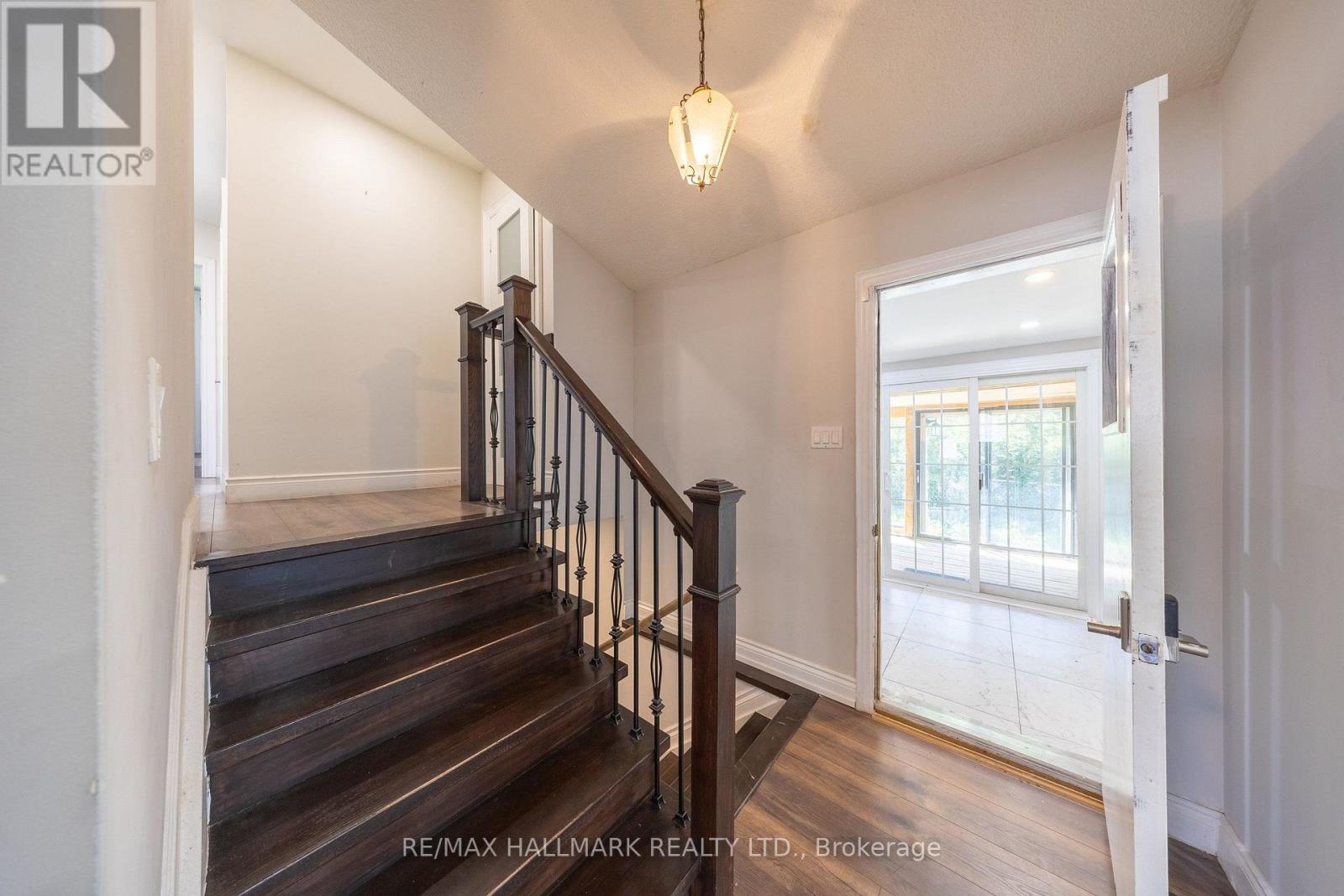 109 THICKSON ROAD S - 19