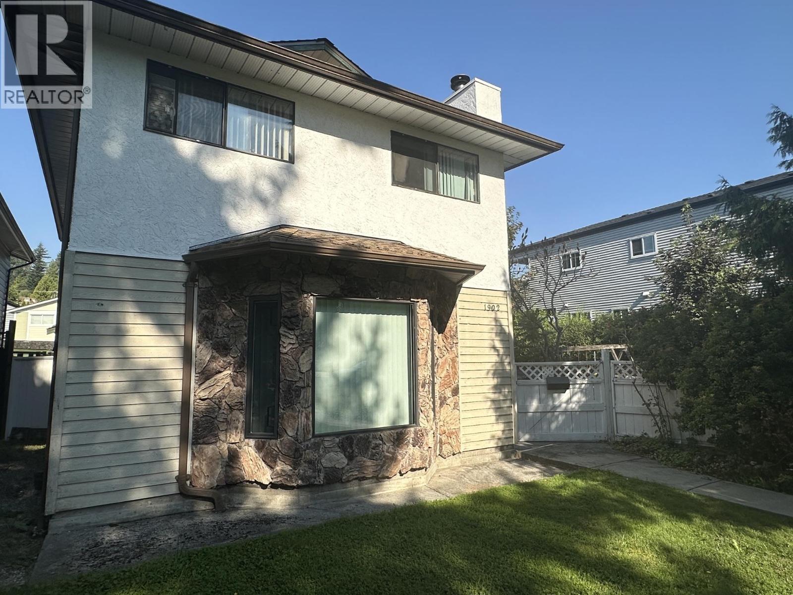 1902 TAYLOR STREET, Port Coquitlam