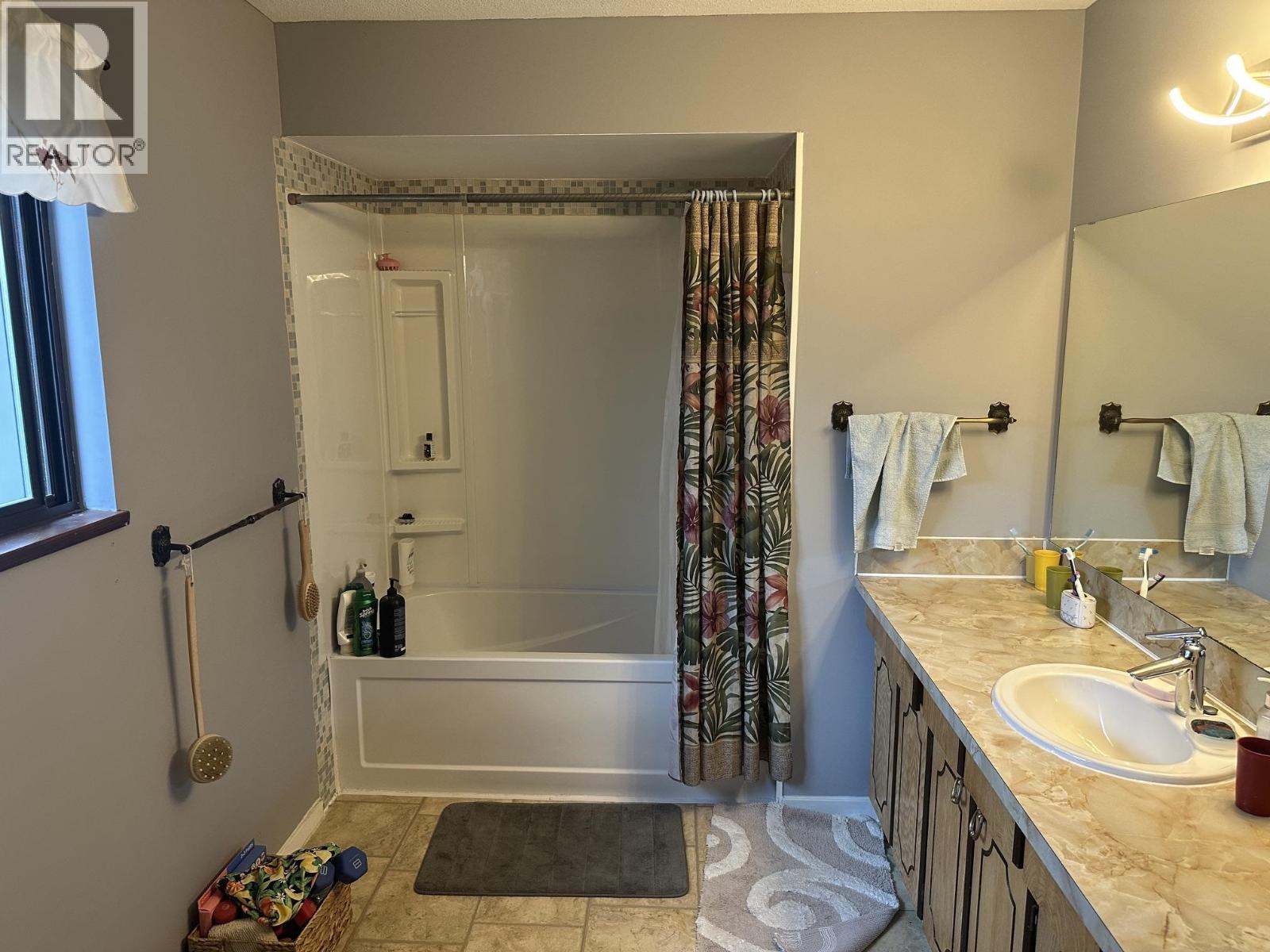 1902 TAYLOR STREET, Port Coquitlam