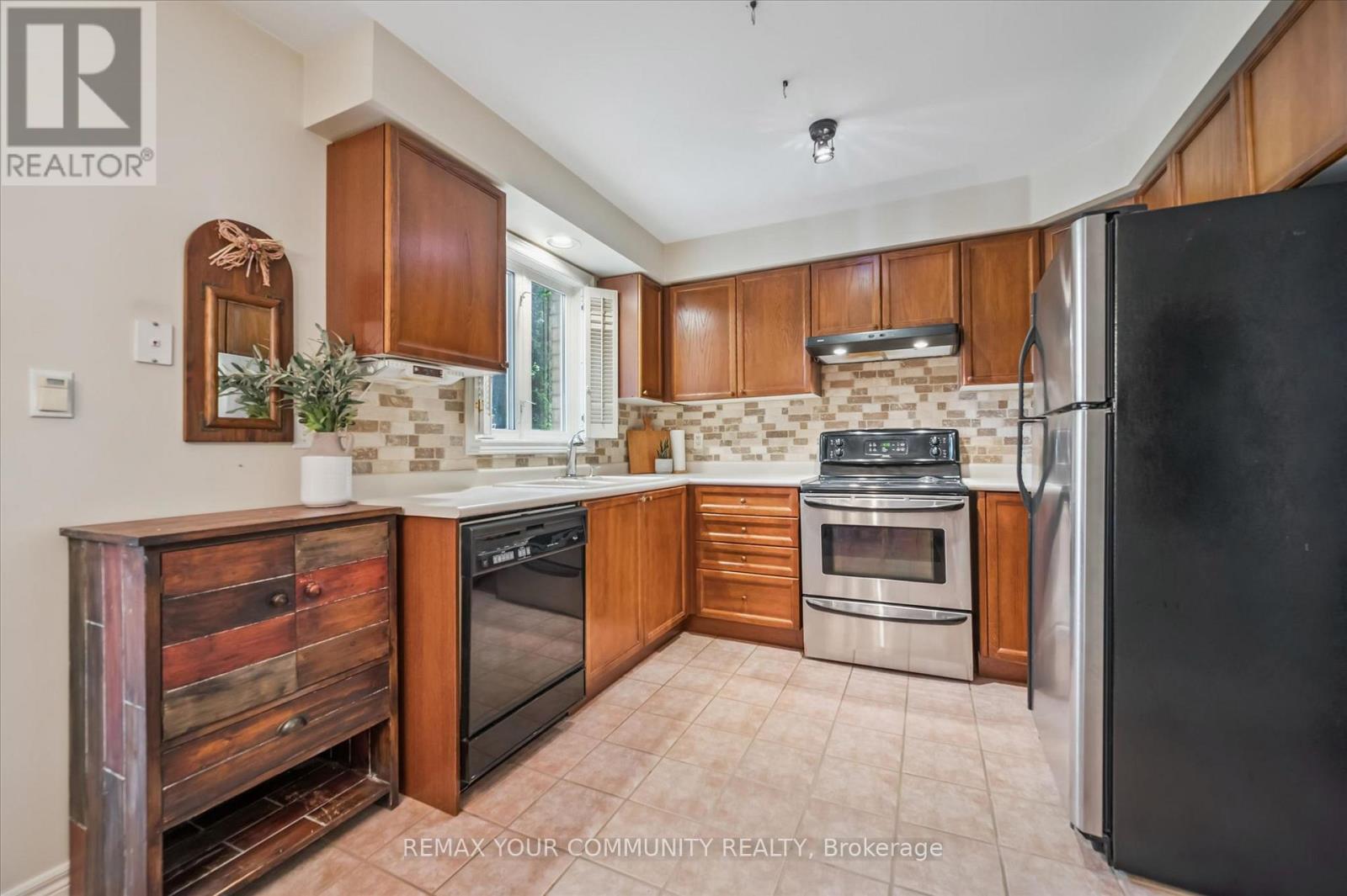 428 UNION STREET W - 10