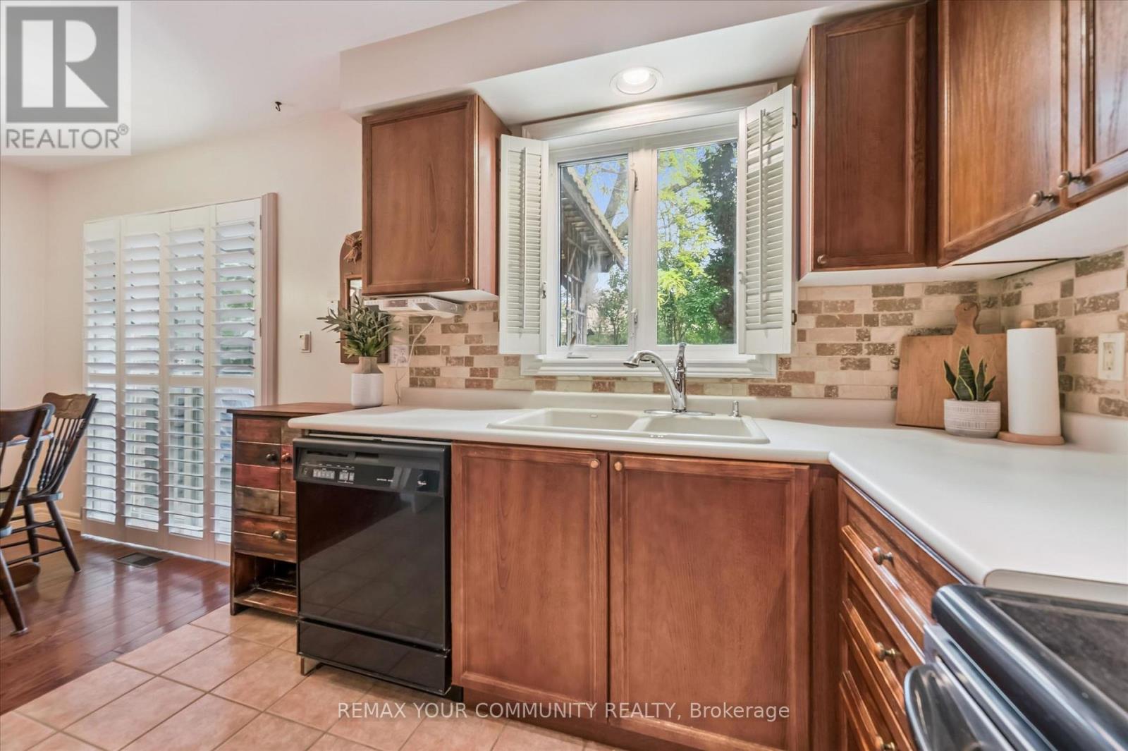 428 UNION STREET W - 13