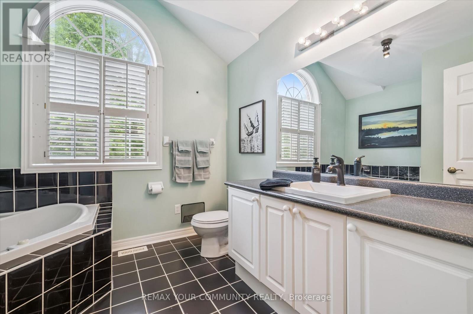 428 UNION STREET W - Image 33