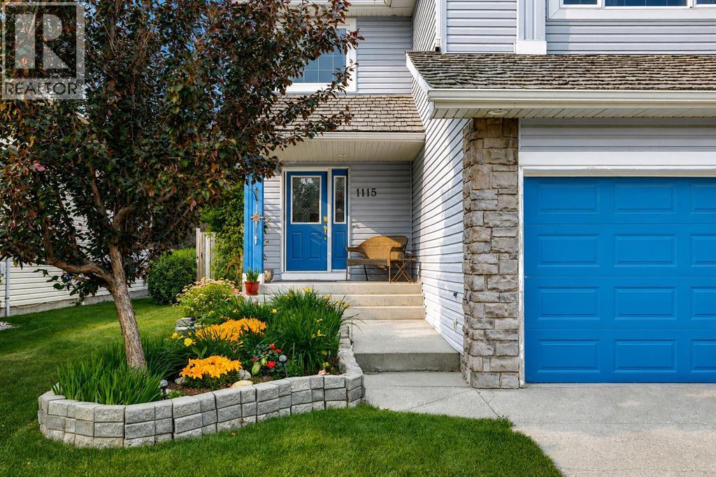1115 Woodside Way NW, Woodside, Airdrie photo 3