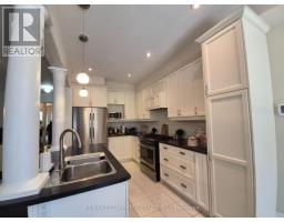 Bathroom - 610 Sweetwater Crescent, Newmarket, ON L3X0H5 Photo 8