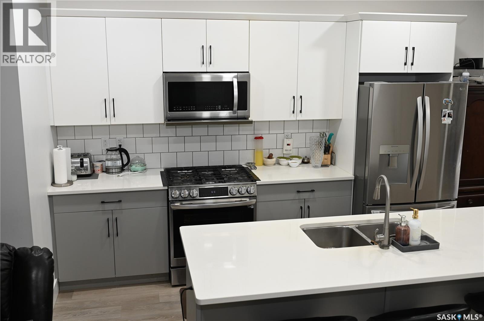 148 Rosewood BOULEVARD E - Image 4
