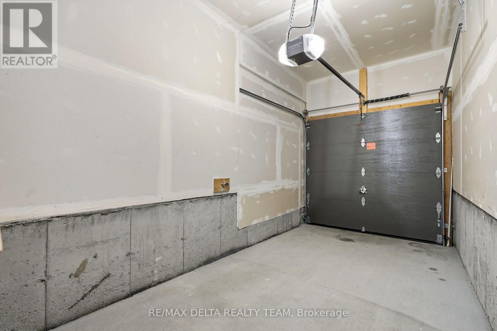 561 HALO PRIVATE - Image 40
