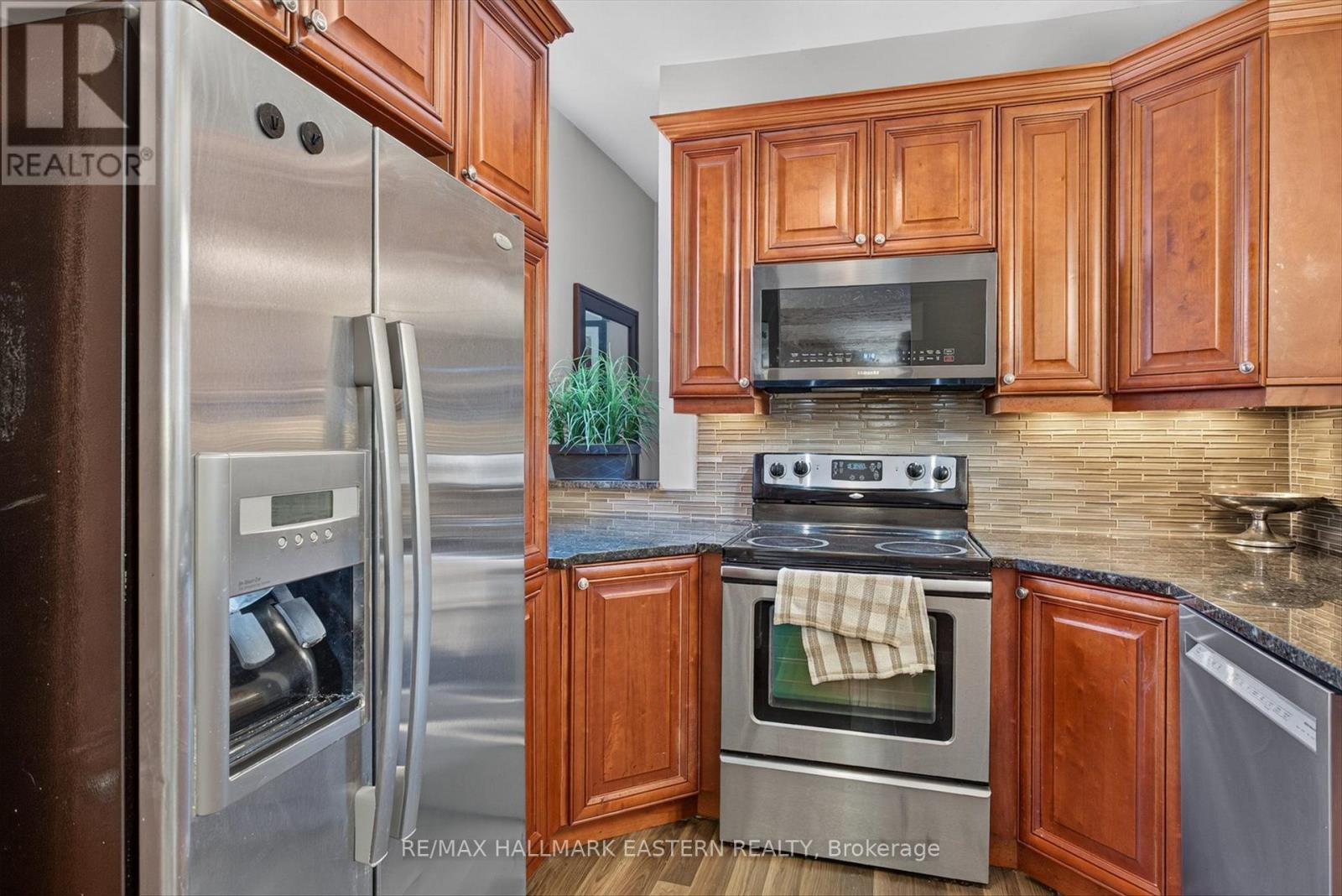 183 AYLMER STREET N - 23