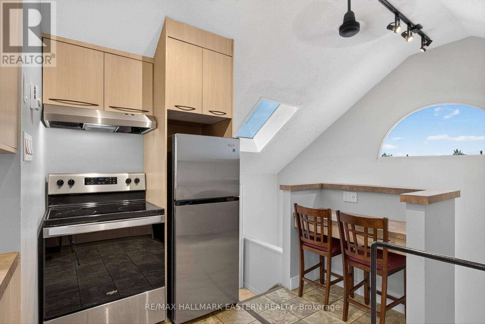 183 AYLMER STREET N - 40