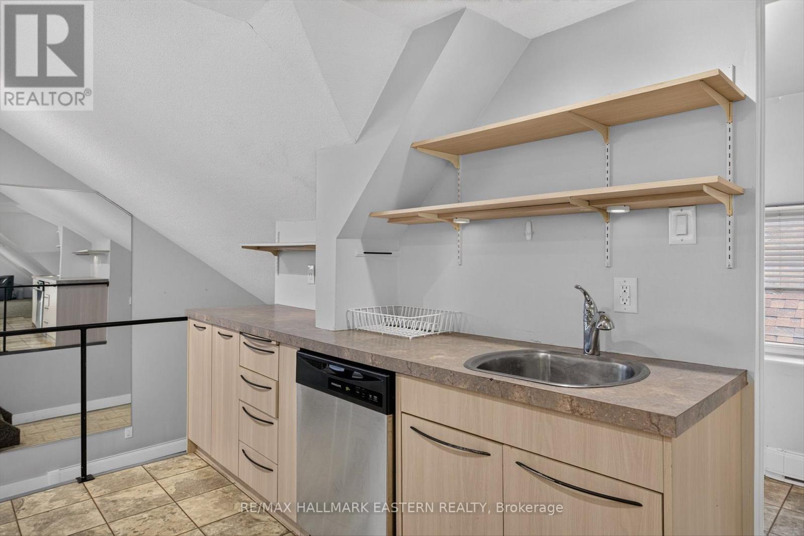 183 AYLMER STREET N - 46