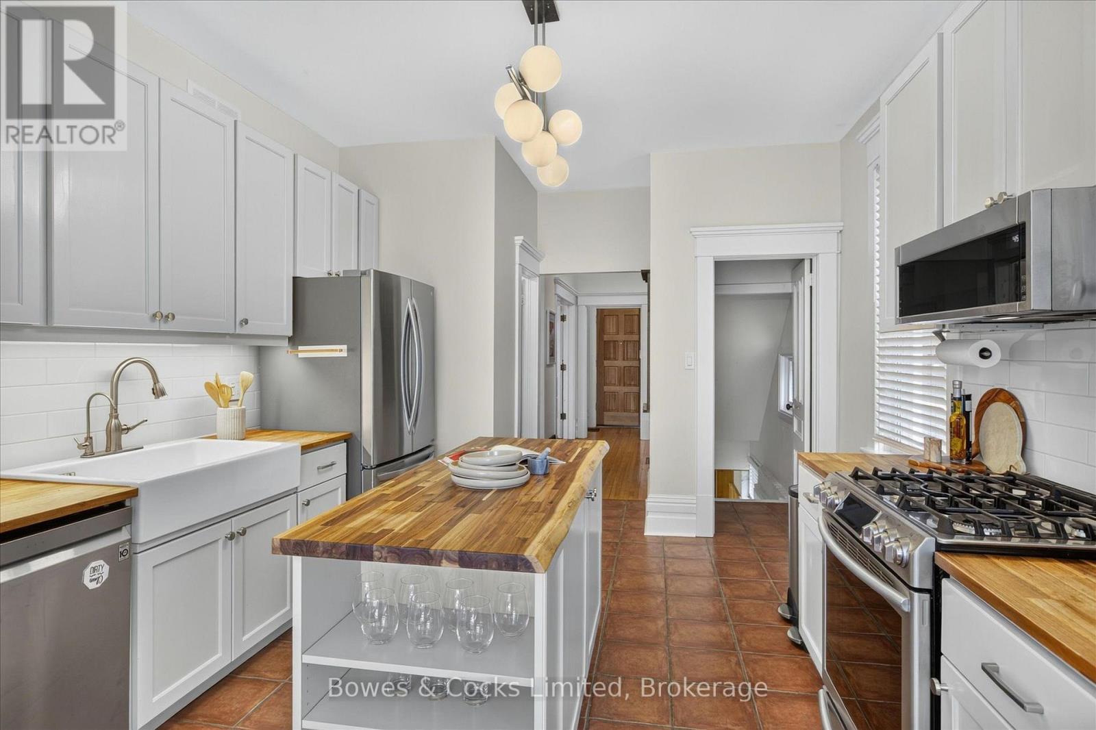251 ENGLEBURN AVENUE - 15