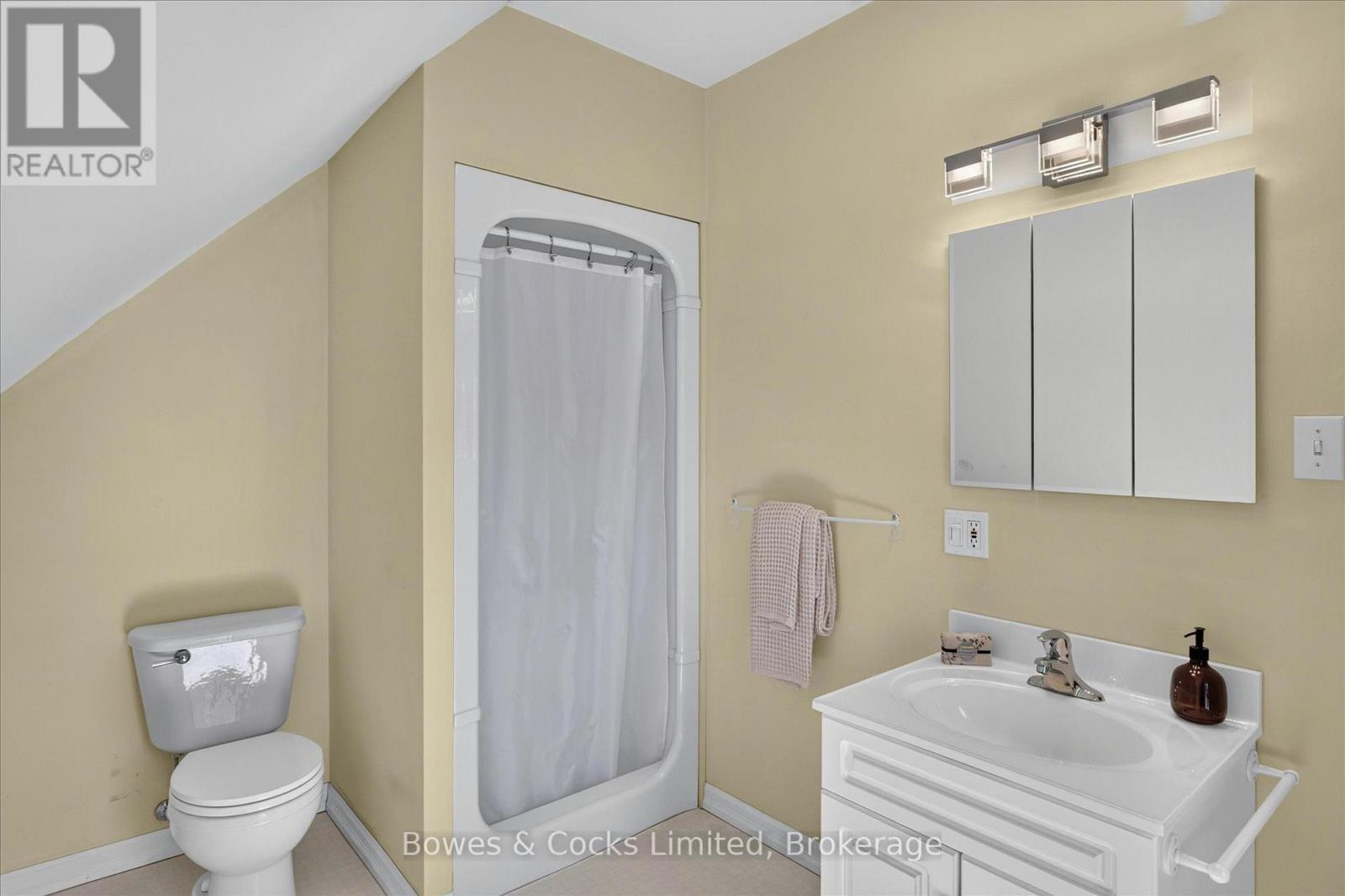 251 ENGLEBURN AVENUE - Image 29