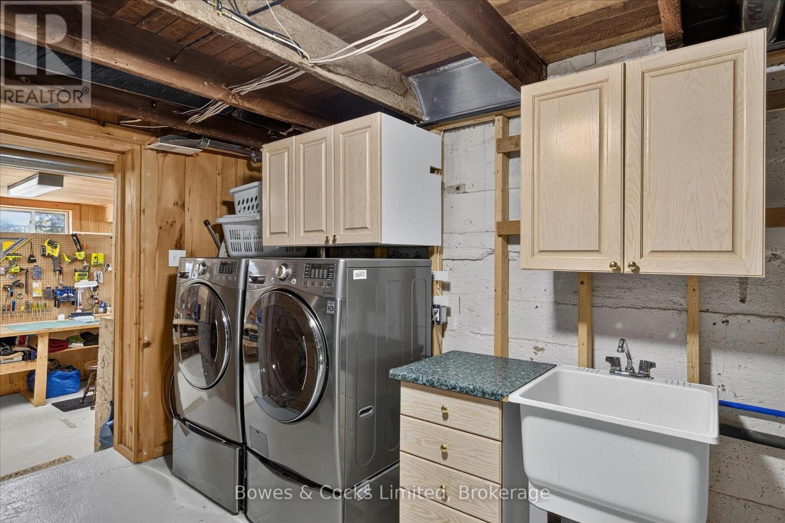 251 ENGLEBURN AVENUE - 33