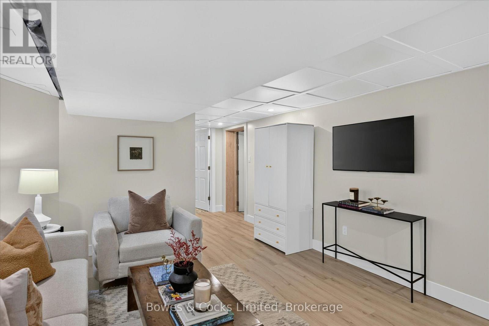 251 ENGLEBURN AVENUE - Image 36