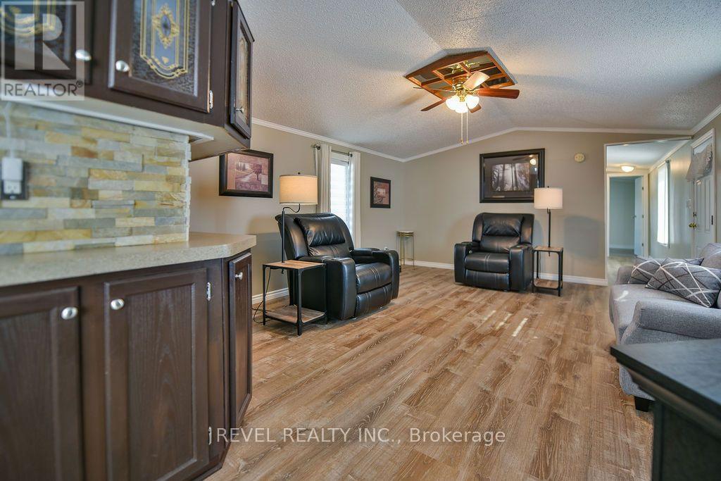 126 REMI CRESCENT - 27