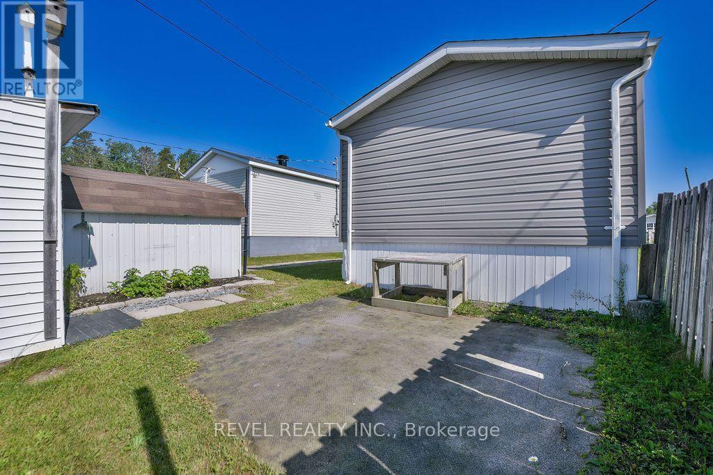 126 REMI CRESCENT - 33