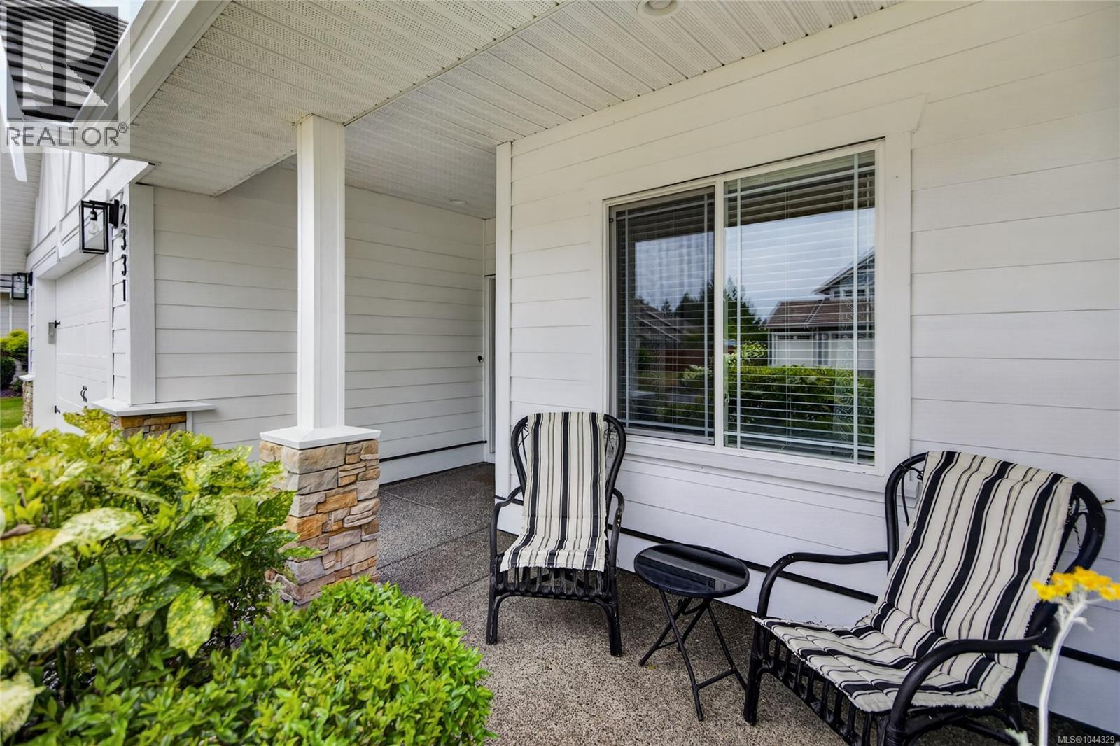 2331 Suffolk Cres - Image 14