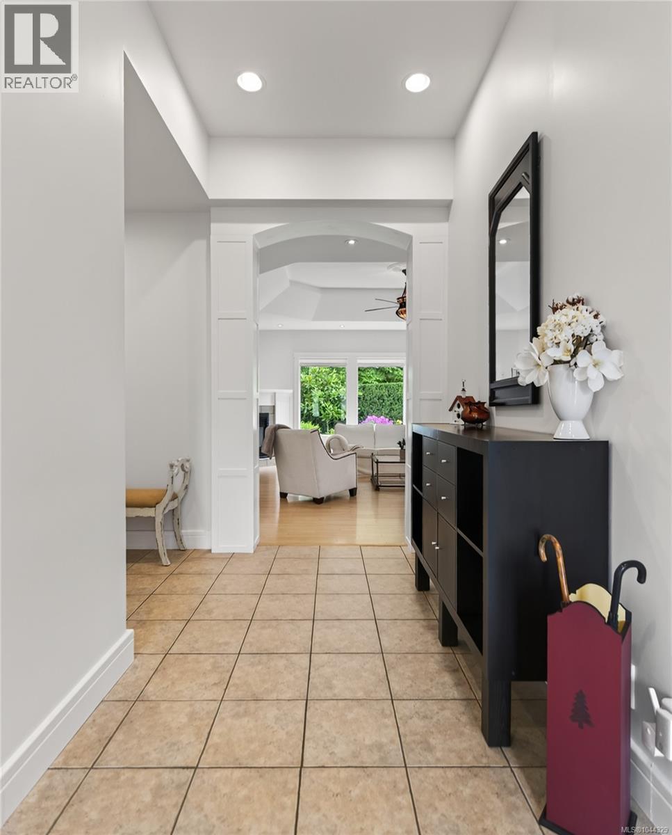 2331 Suffolk Cres - 16