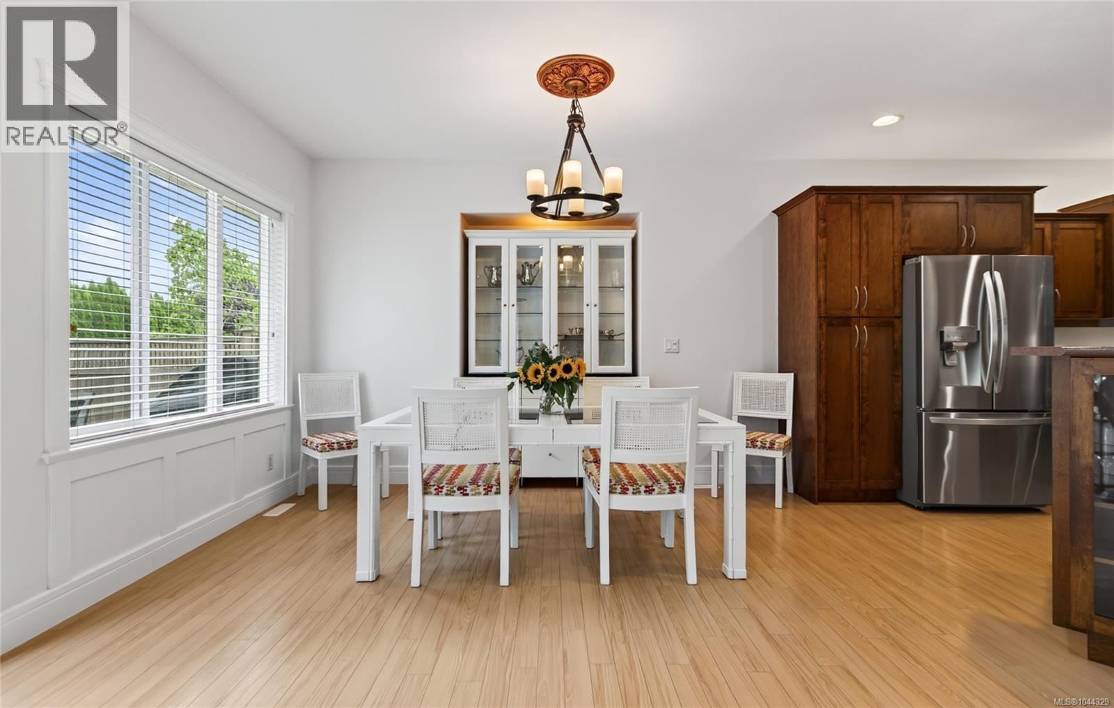 2331 Suffolk Cres - 24