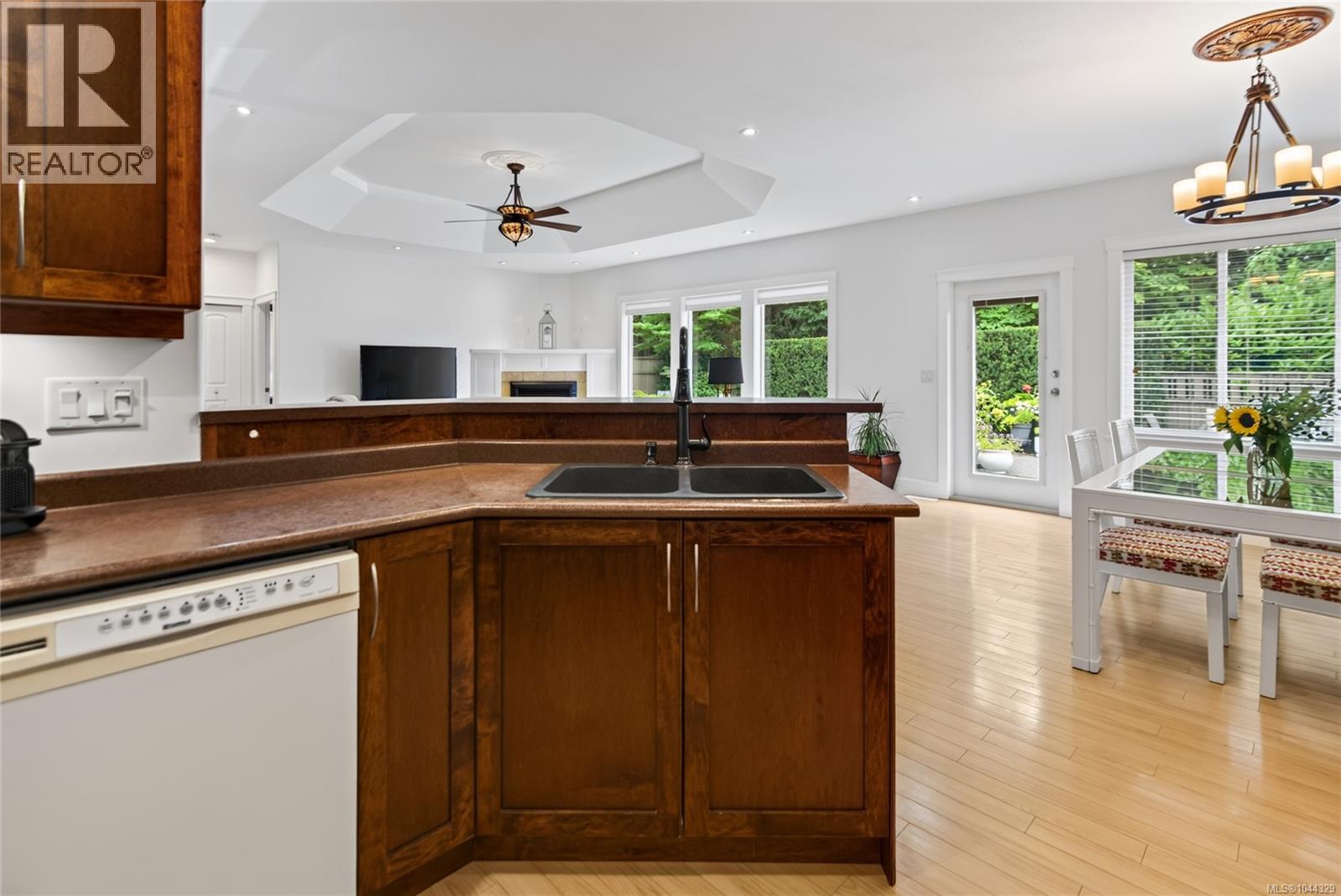 2331 Suffolk Cres - 27