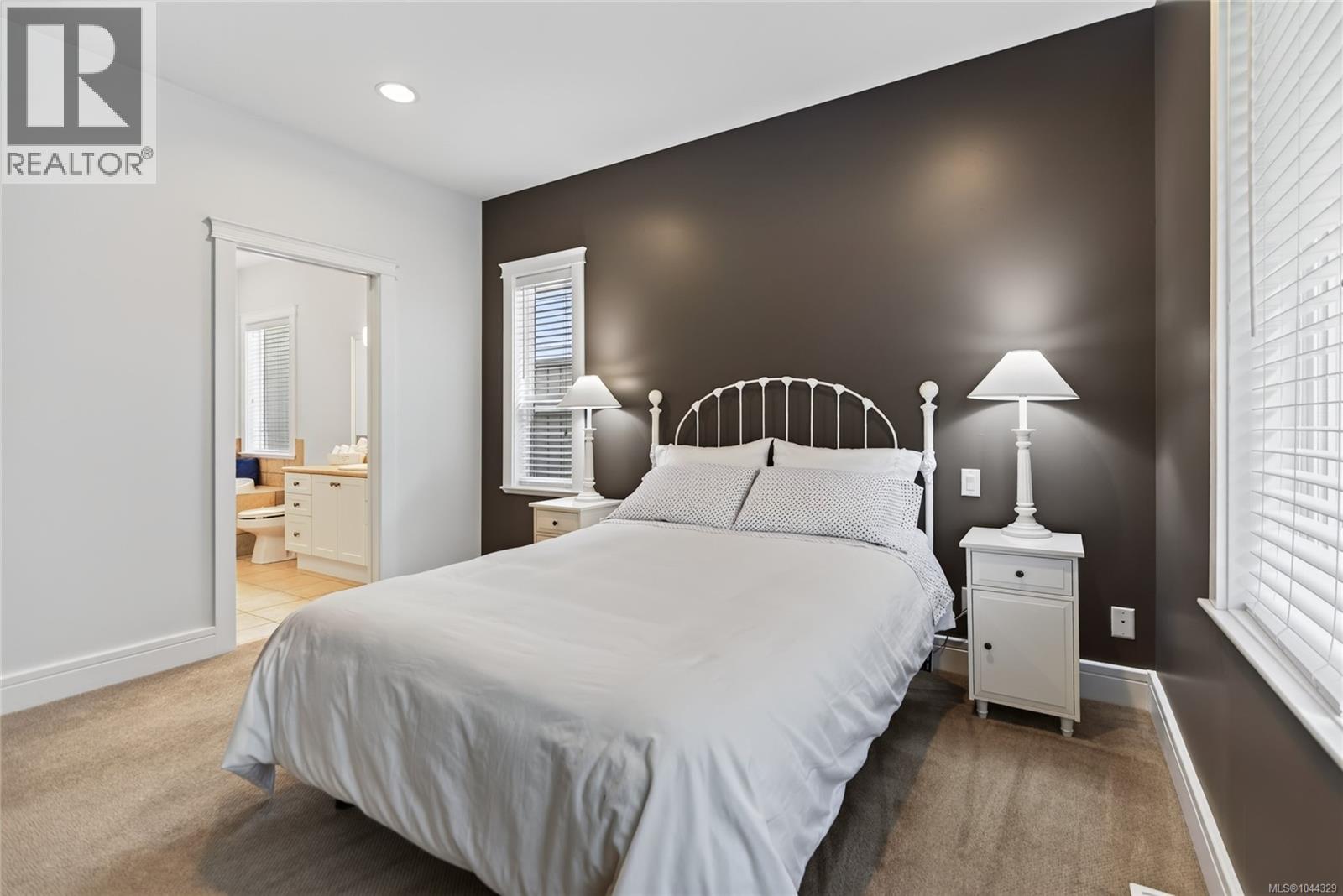 2331 Suffolk Cres - 31