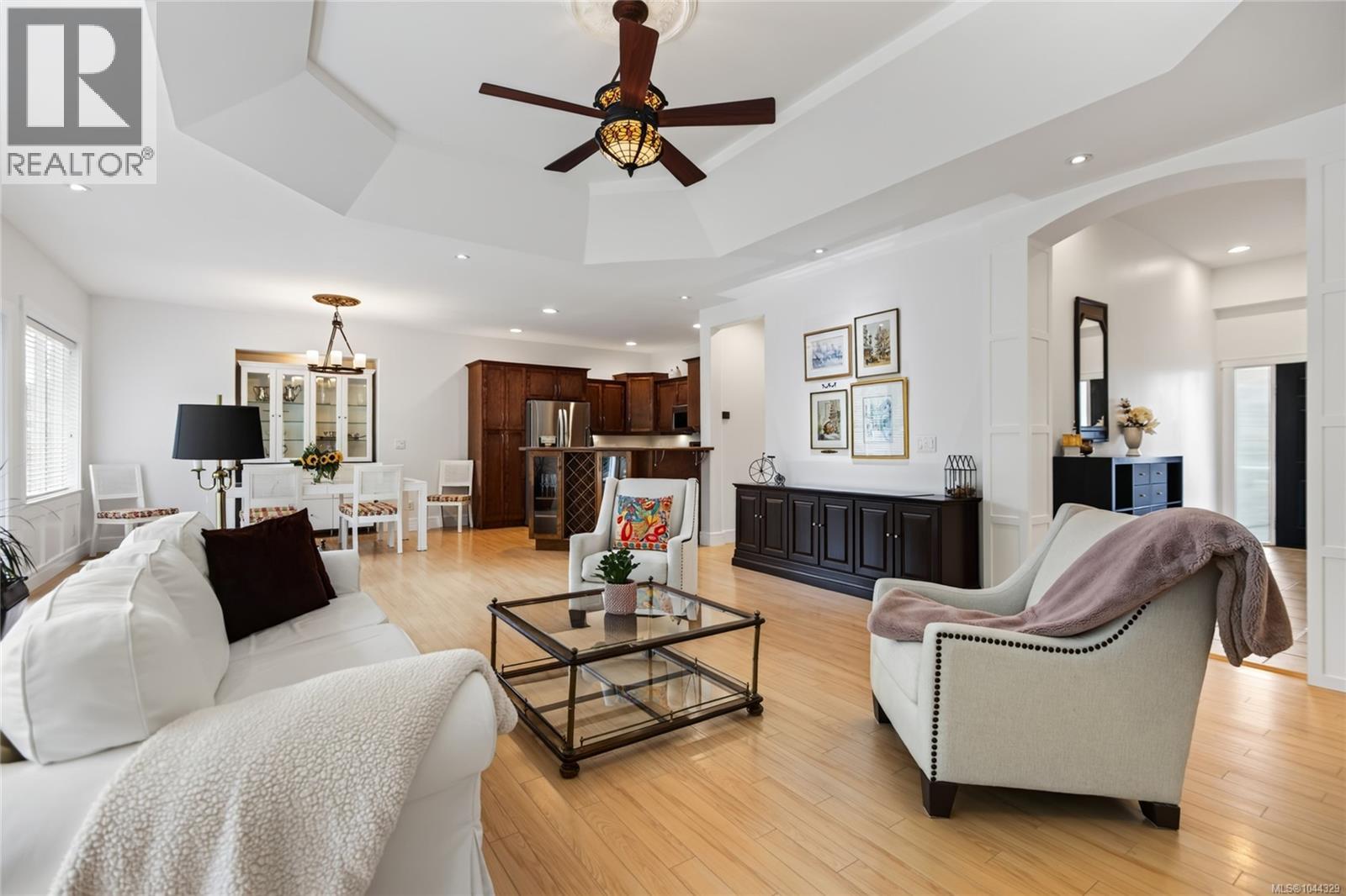 2331 Suffolk Cres - 4