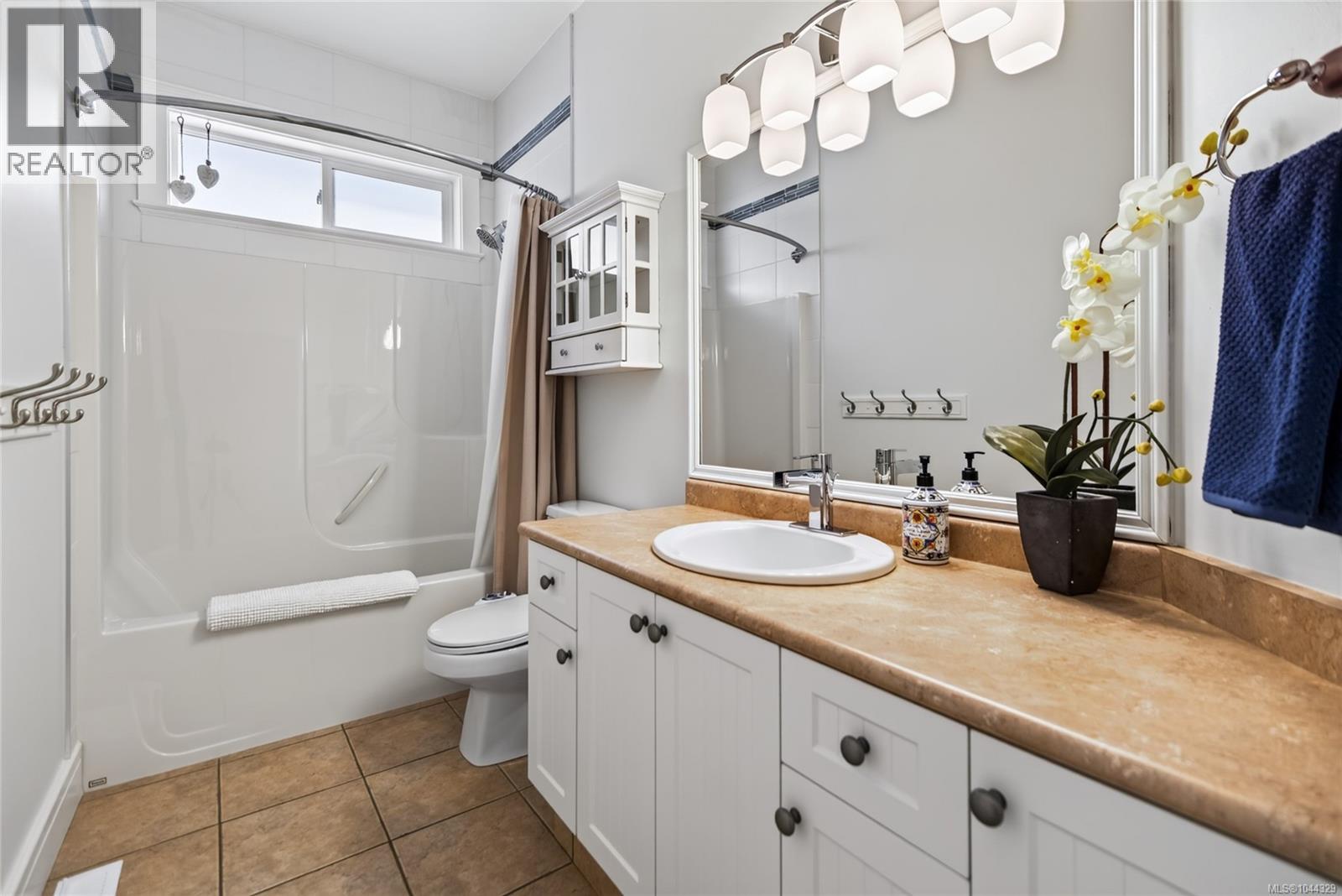 2331 Suffolk Cres - 40