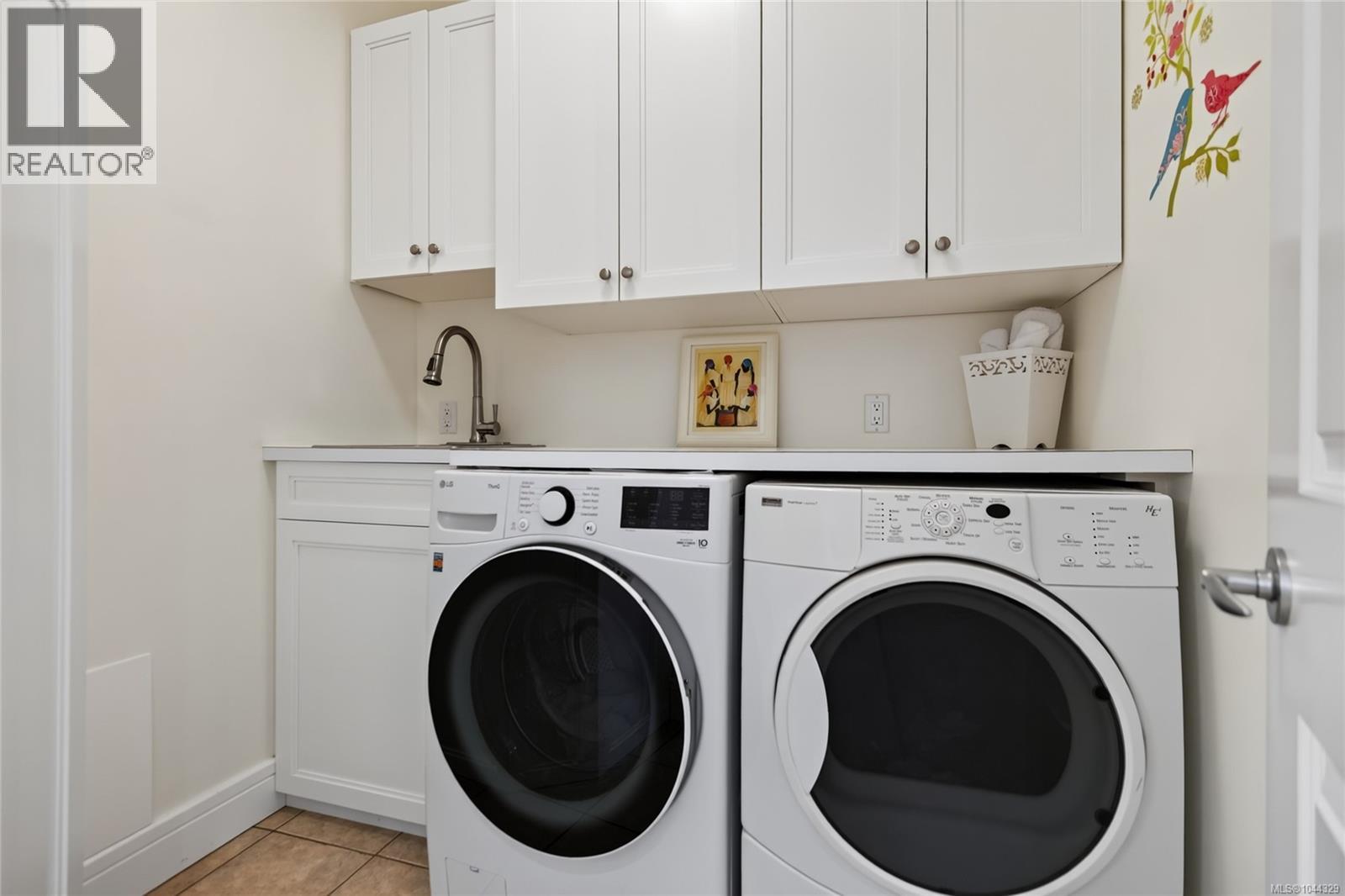 2331 Suffolk Cres - 42