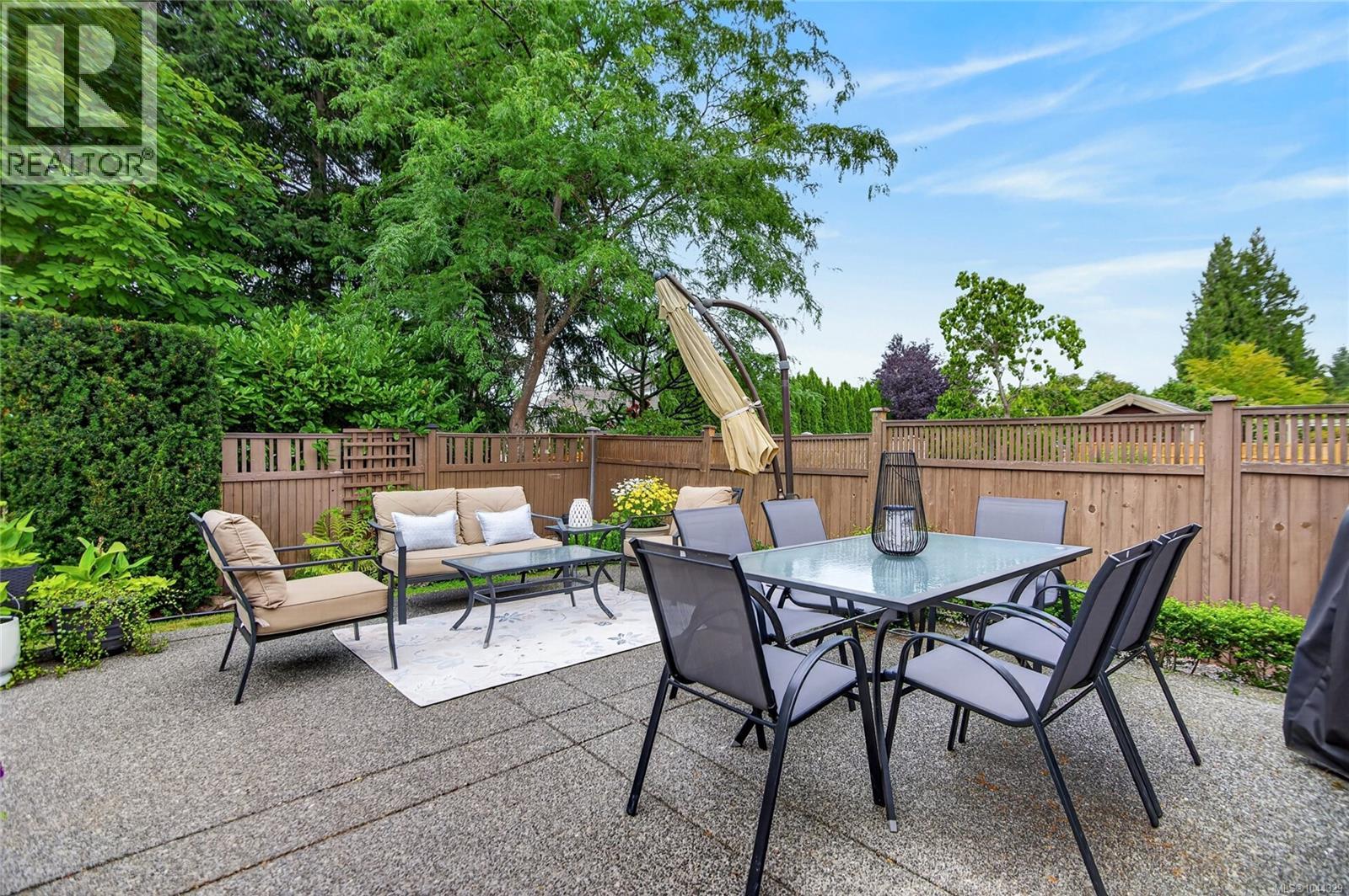 2331 Suffolk Cres - 53