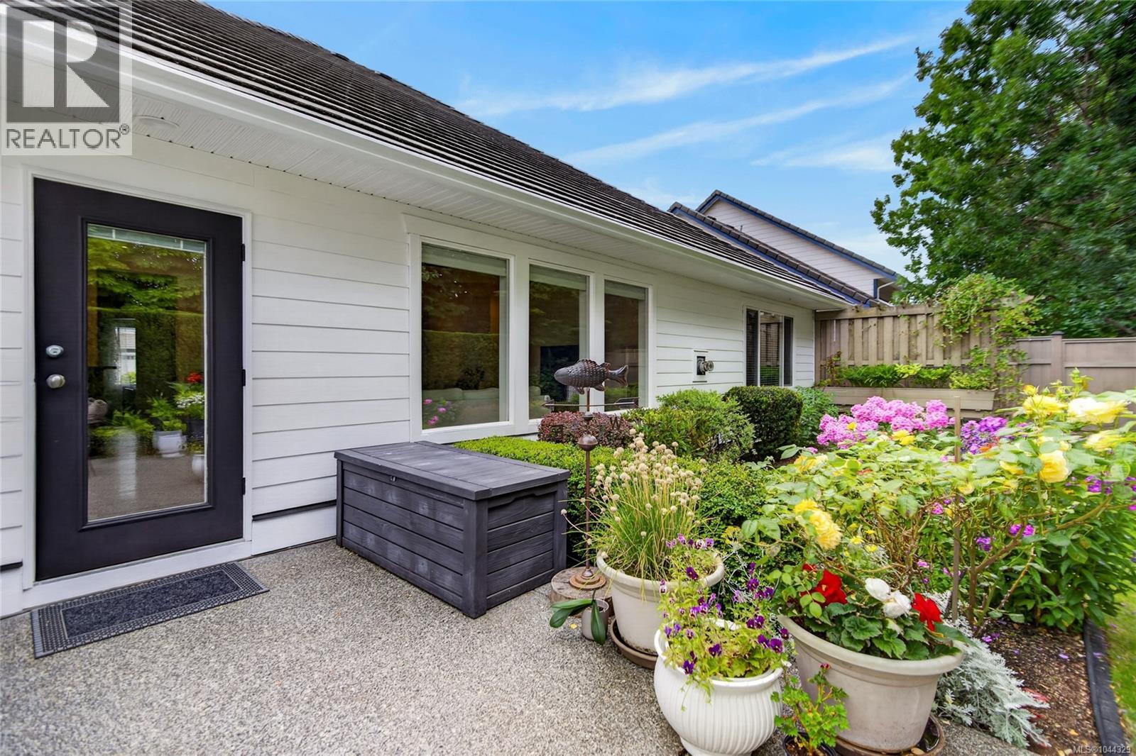 2331 Suffolk Cres - 54