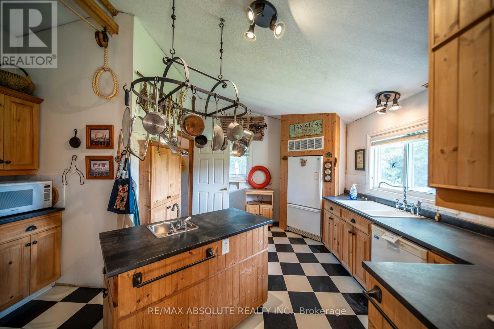 1543 GAGNON ROAD - 13