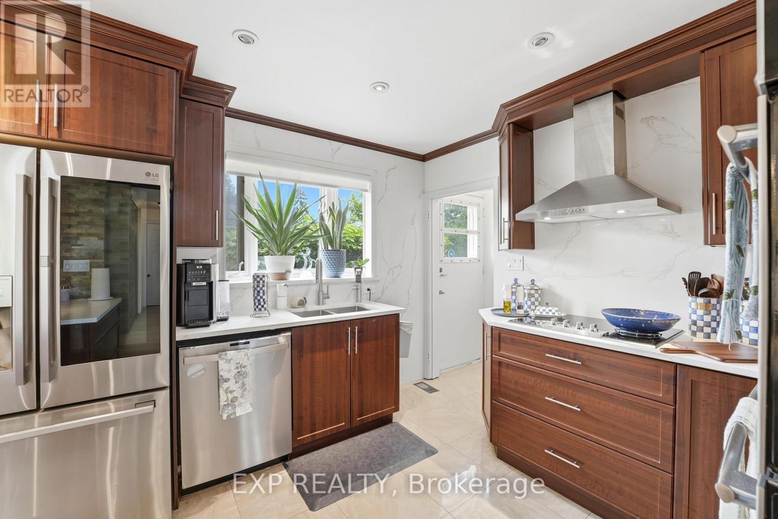 748 WESTON DRIVE - 13