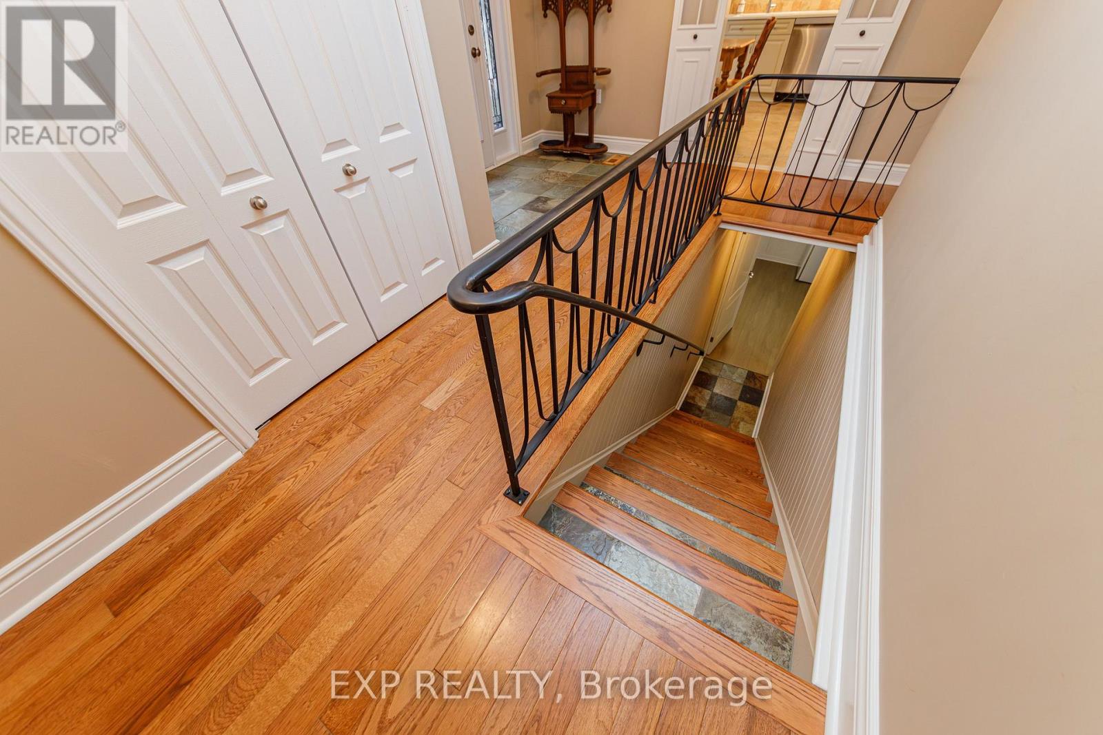 1299 FAIRWAY DRIVE - 32