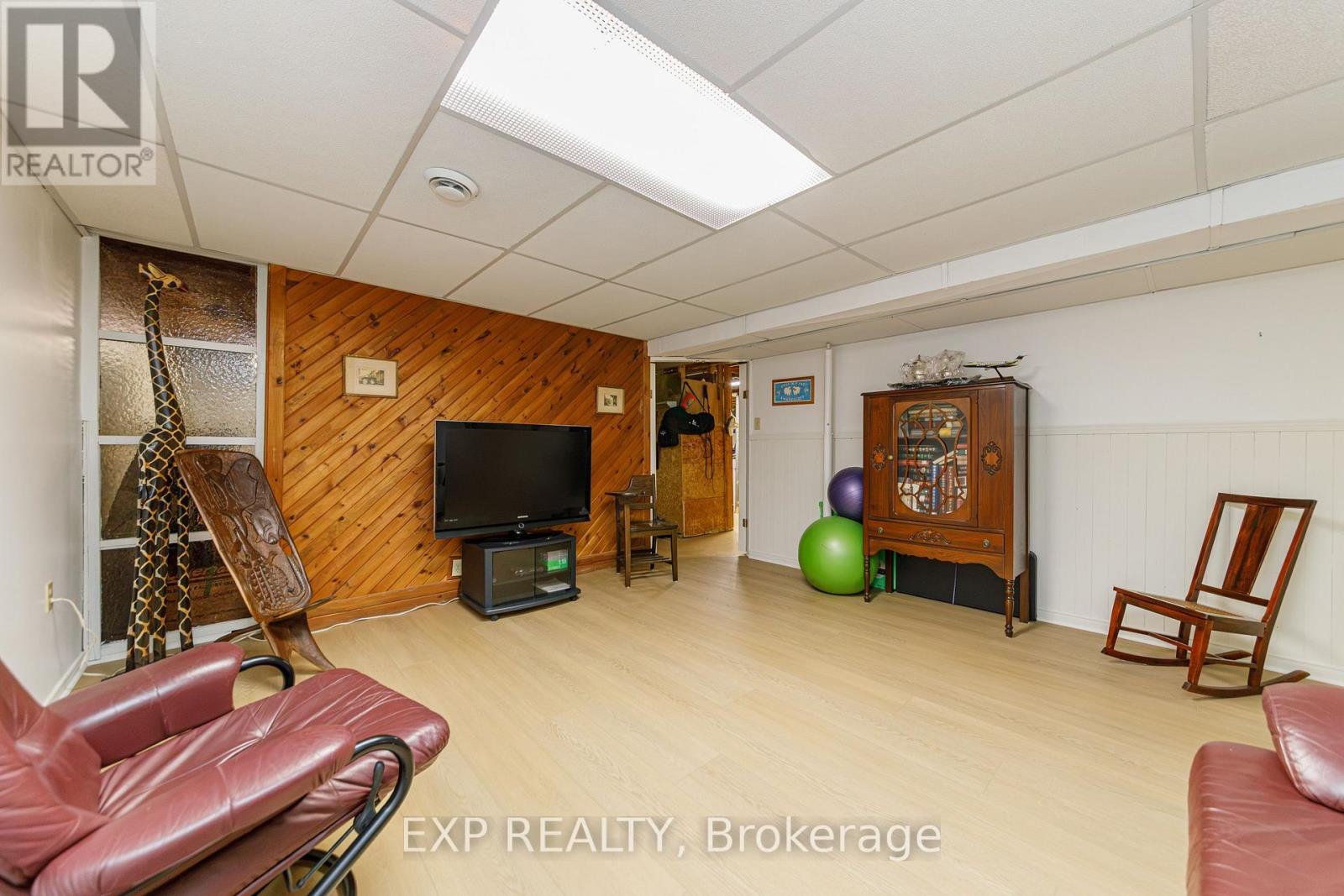 1299 FAIRWAY DRIVE - 33