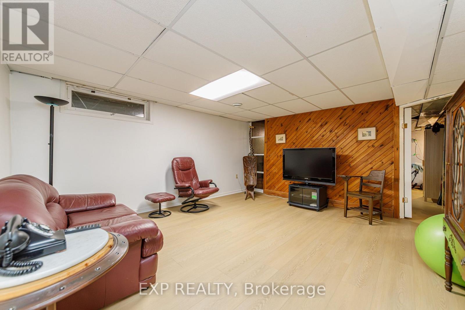 1299 FAIRWAY DRIVE - 34