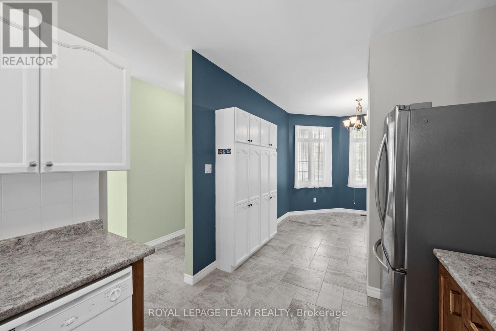 2 Bed, 3 Bath House for Sale in Ottawa – 52 VILLAGE WALK PRIVATE, Ottawa – MLS# X13609834 - Image 22