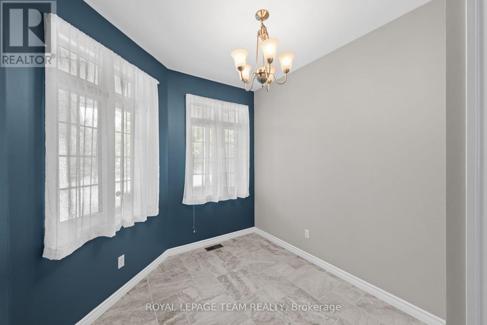 2 Bed, 3 Bath House for Sale in Ottawa – 52 VILLAGE WALK PRIVATE, Ottawa – MLS# X13609834 - Image 24