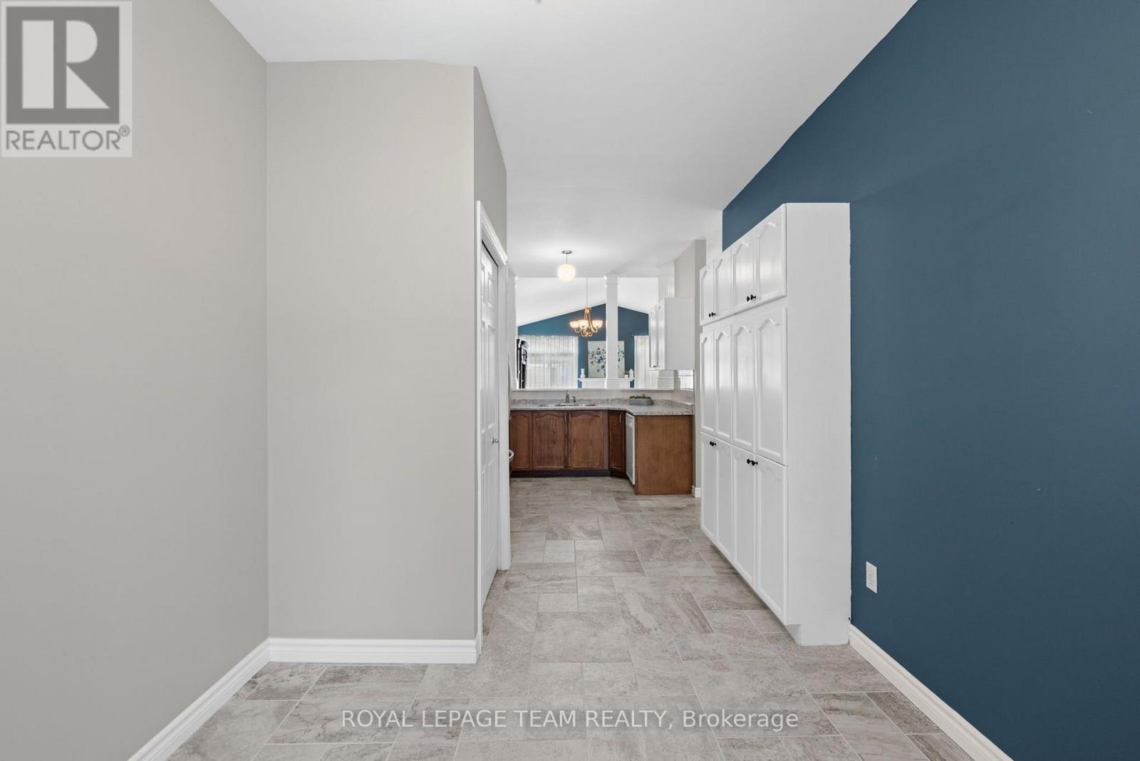 2 Bed, 3 Bath House for Sale in Ottawa – 52 VILLAGE WALK PRIVATE, Ottawa – MLS# X13609834 - Image 25