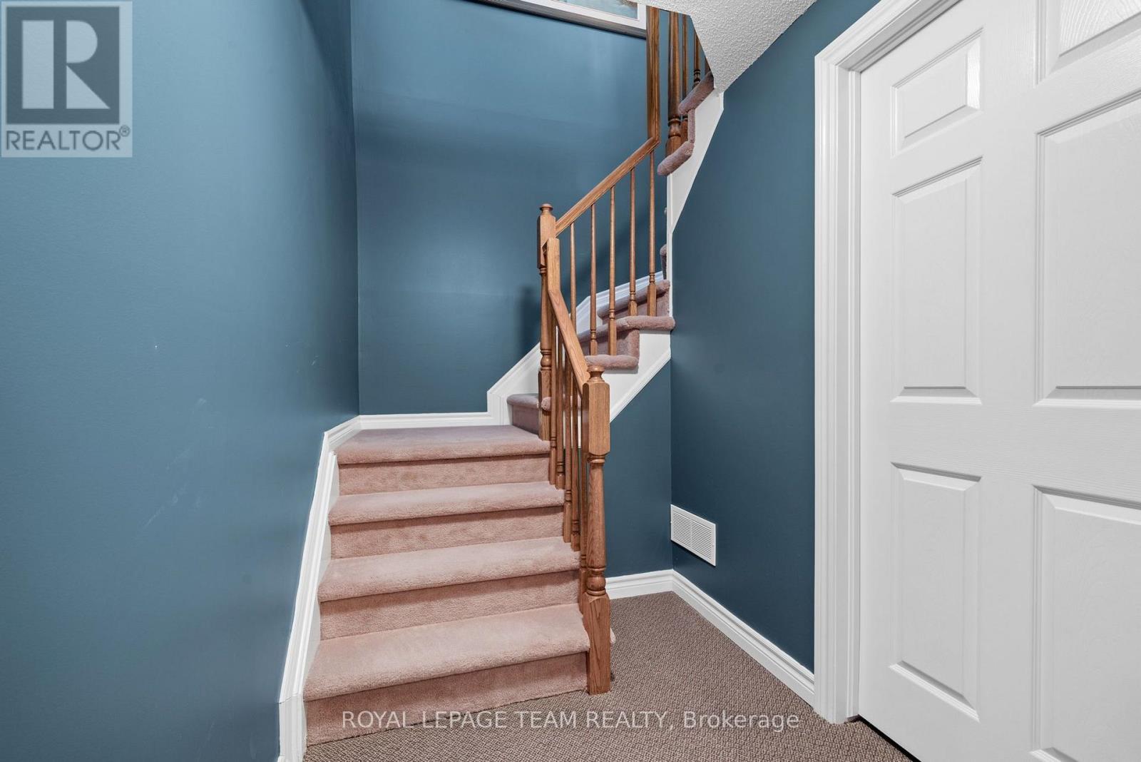 2 Bed, 3 Bath House for Sale in Ottawa – 52 VILLAGE WALK PRIVATE, Ottawa – MLS# X13609834 - Image 38