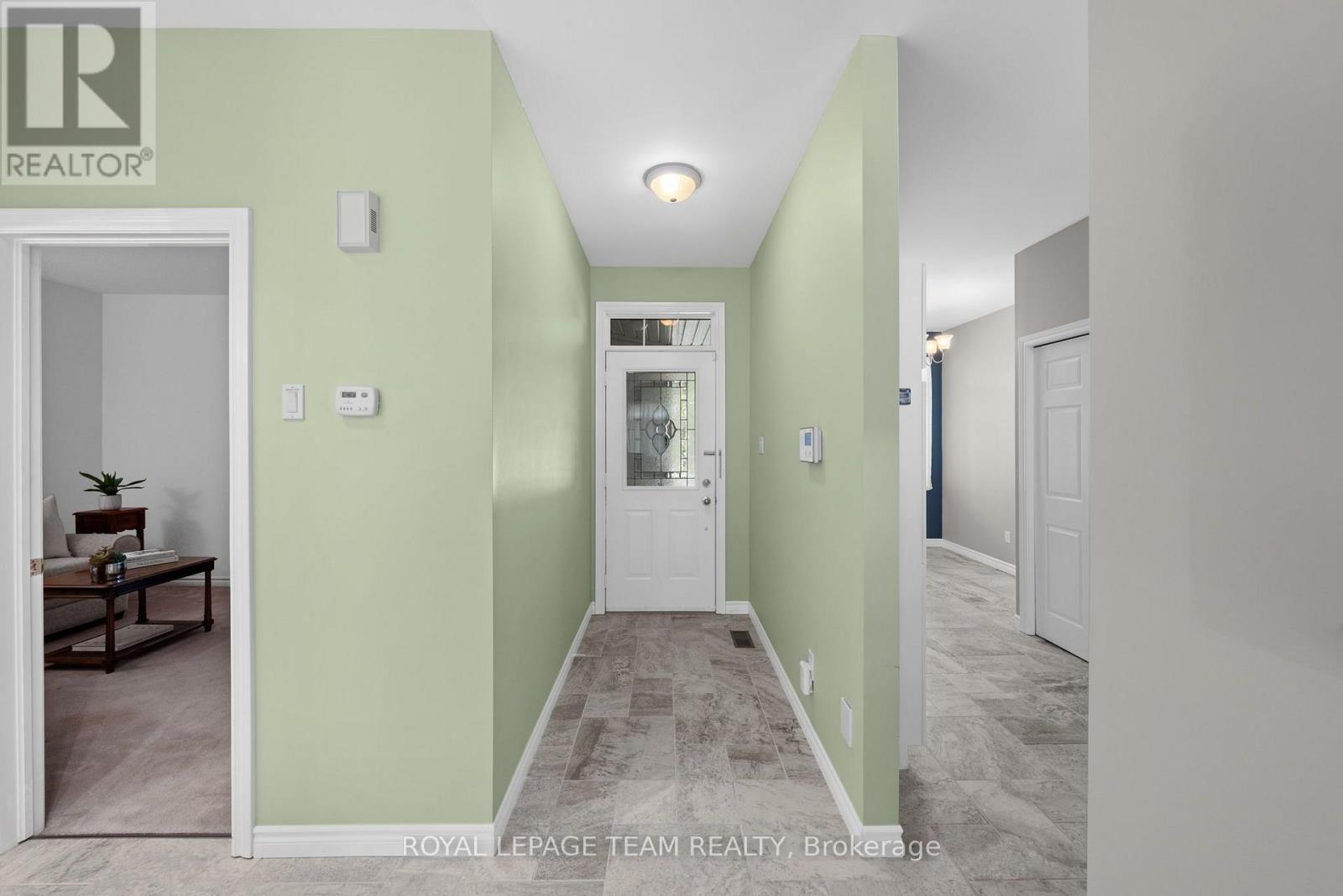 2 Bed, 3 Bath House for Sale in Ottawa – 52 VILLAGE WALK PRIVATE, Ottawa – MLS# X13609834 - Image 8