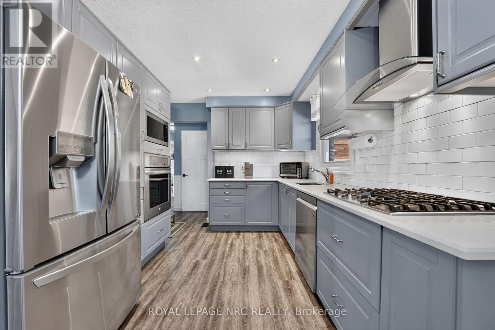 32 ST GEORGE COURT - 12