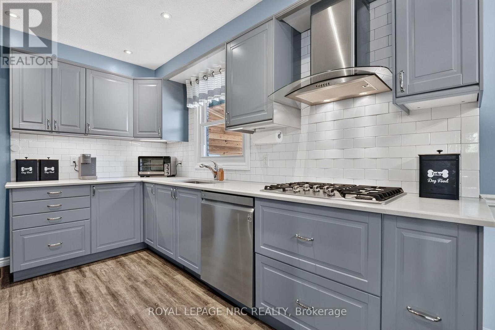 32 ST GEORGE COURT - 13