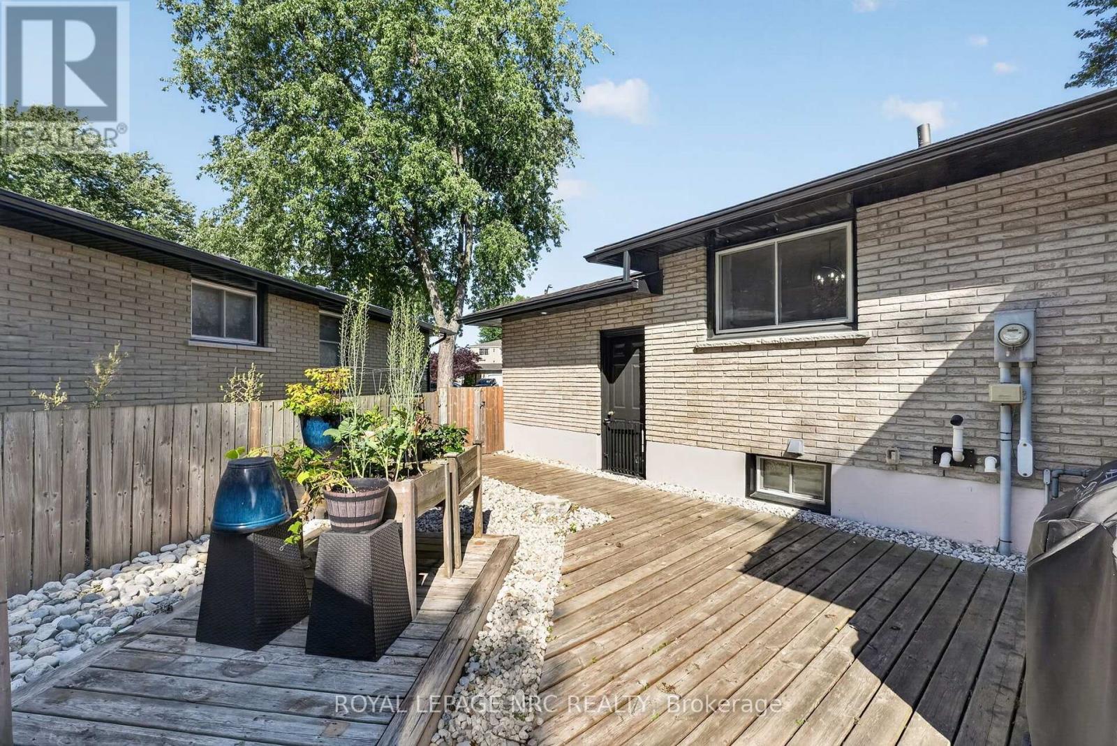 32 ST GEORGE COURT - 39