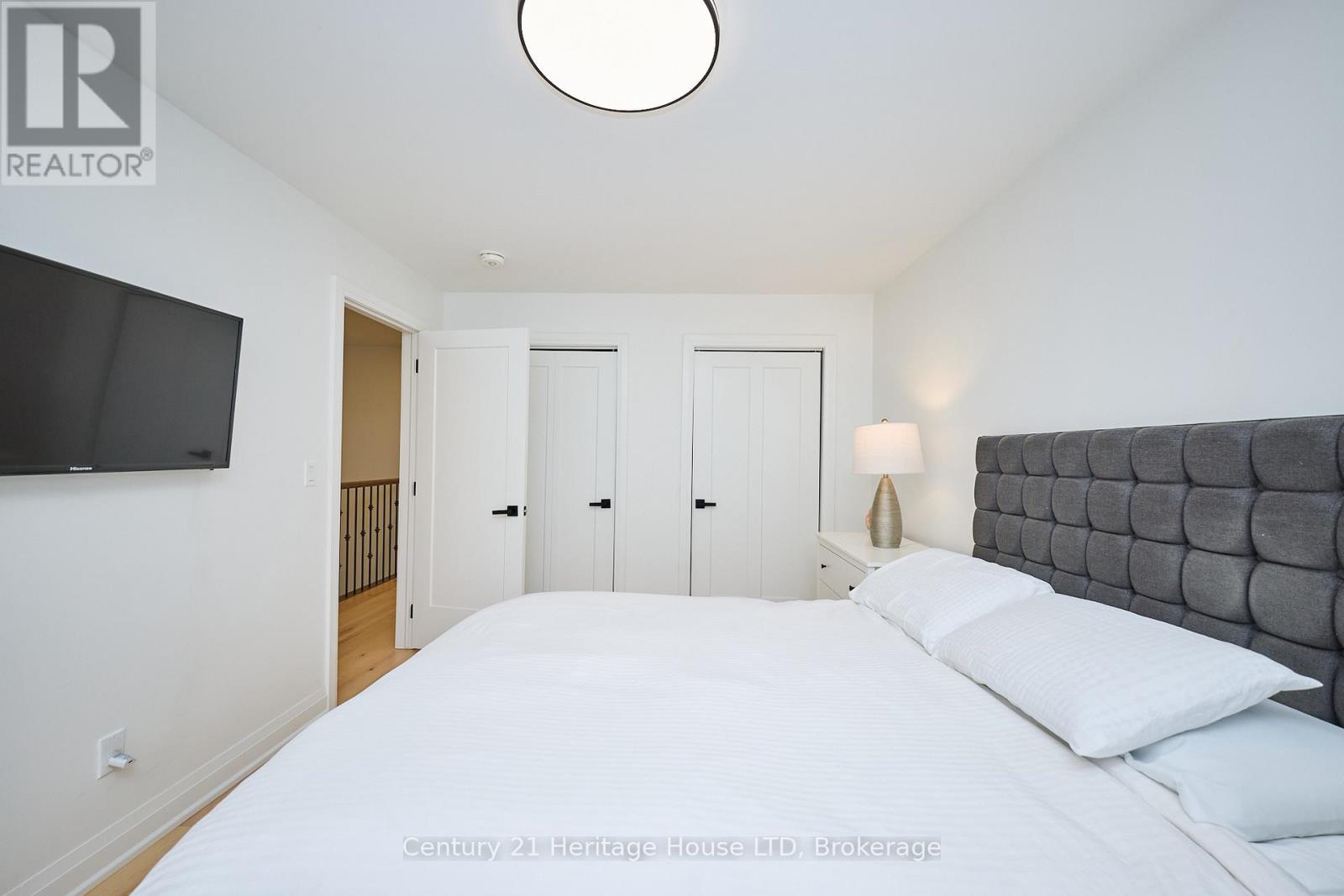 18 PARKVIEW AVENUE - 18