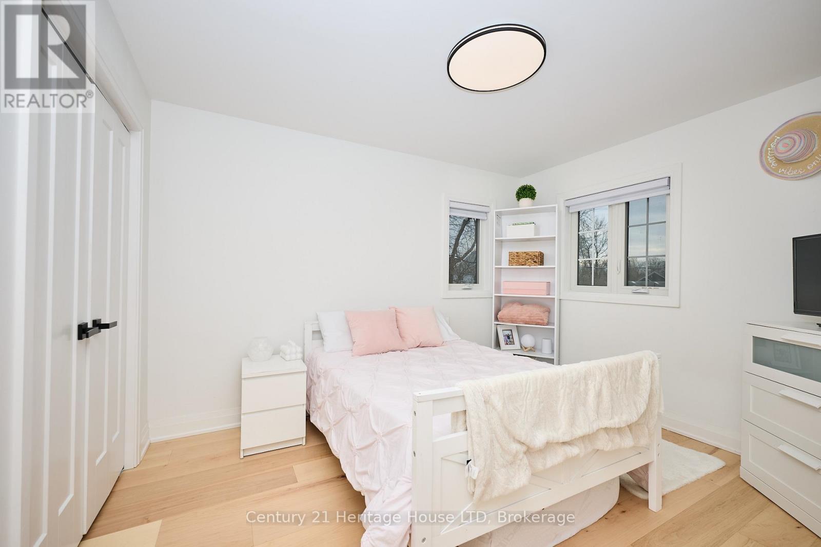 18 PARKVIEW AVENUE - 24