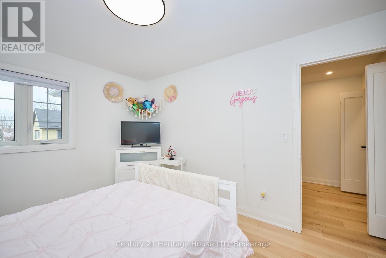 18 PARKVIEW AVENUE - 25